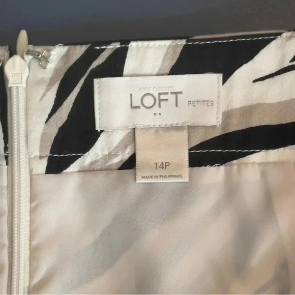 Loft Women’s Zebra Skirt 14P Black White Lined Back Zipper Closure Slit - Picture 8 of 11